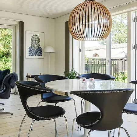 2 Bedroom Cozy In Ferienhaus