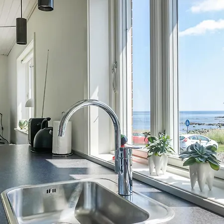 2 Bedroom Cozy In Ferienhaus Svaneke